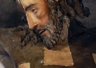 Particolare del Crocifisso durante le fasi del restauro
